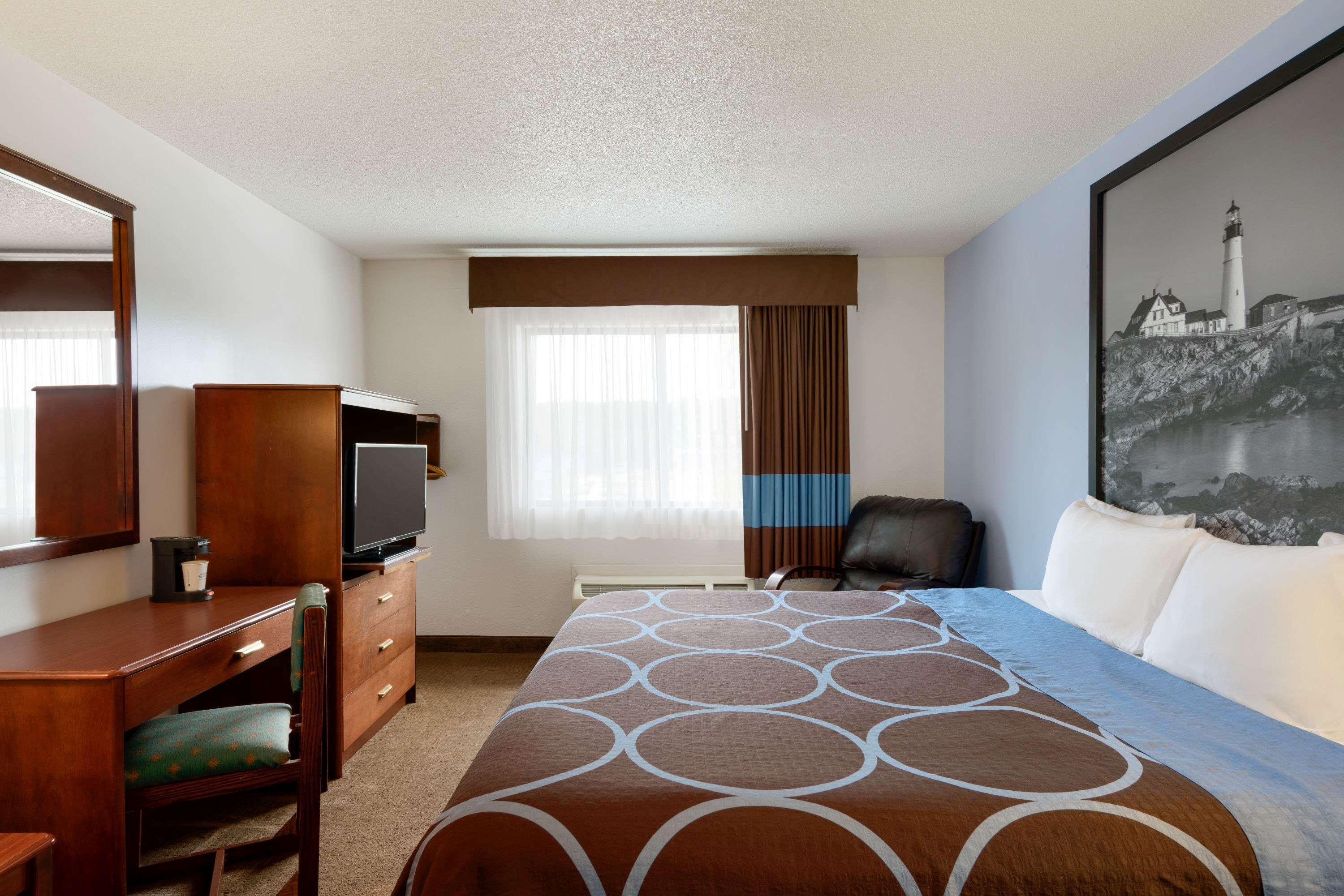 Hotel Super 8 By Wyndham Portland/Westbrook Area Exterior foto