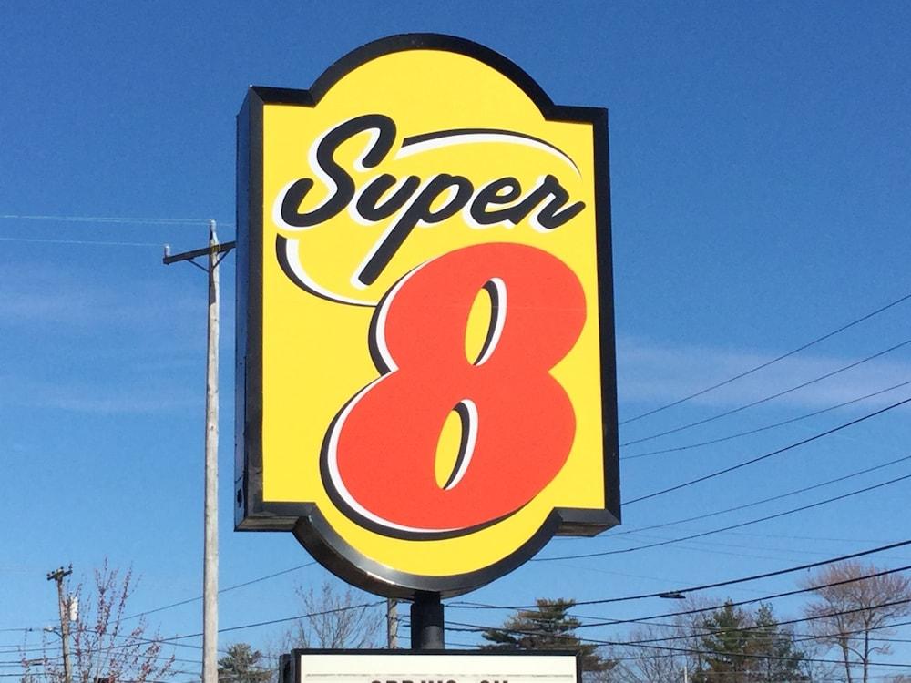 Super 8 By Wyndham Portland/Westbrook Area Hotel Exterior foto